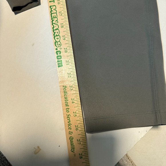 Lululemon On the Fly Sage Green 7/8 Pants Sz 8 - Picture 7 of 7